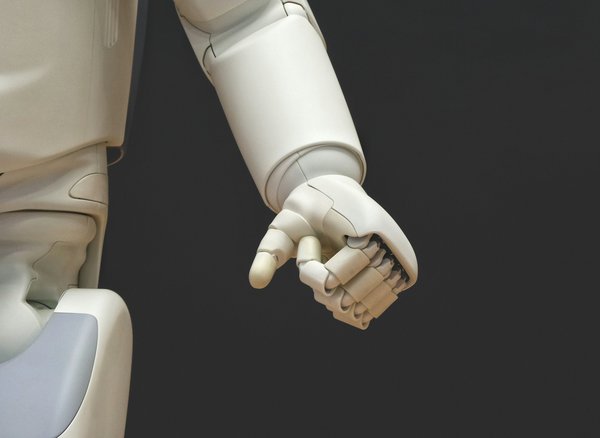 What role does AI play in enhancing the functionality of smart cities?